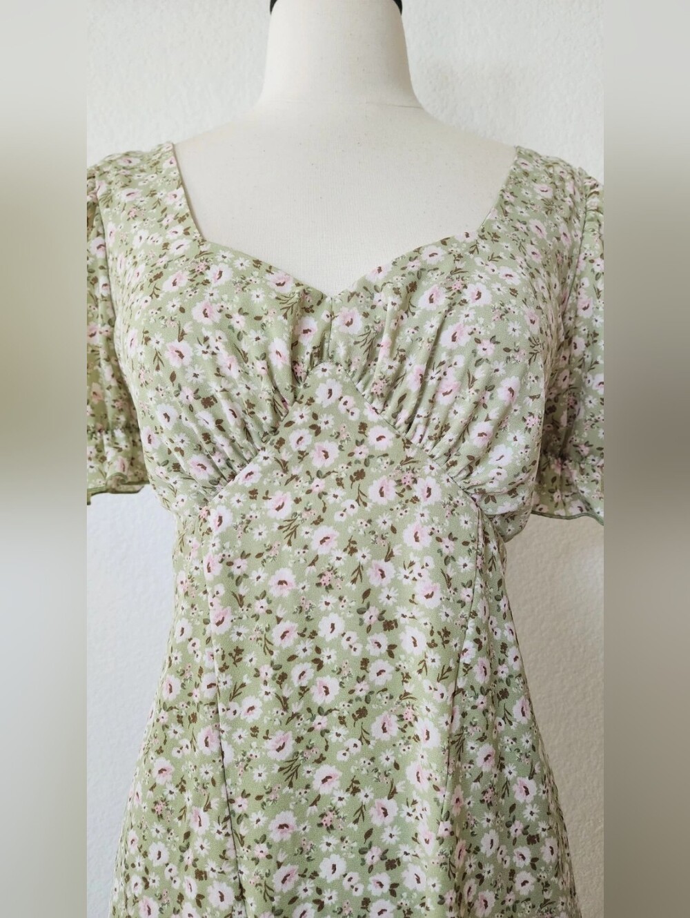 Light Sage Floral Maxi Dress with Puff Sleeves - Picture 4 of 4
